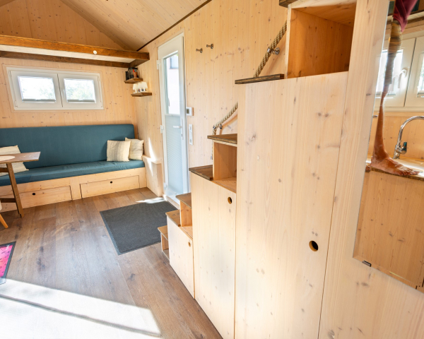Wohnbereich Sitzecke Kleiderschrank