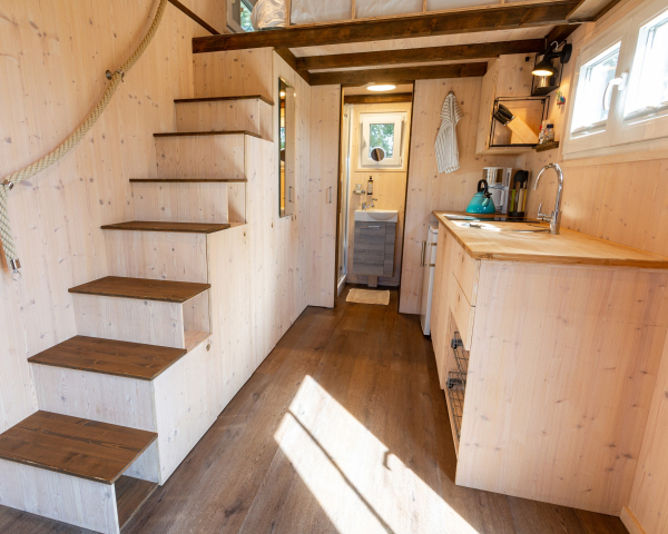 Wohnbereich Küchenzeile Treppe
